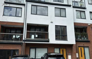 Spacious 4BR 4BA gated townhouse with balconies, Central JQ - Foto 40