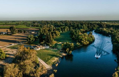 Riverfront Beauty with Pickle Ball Court - Foto 65