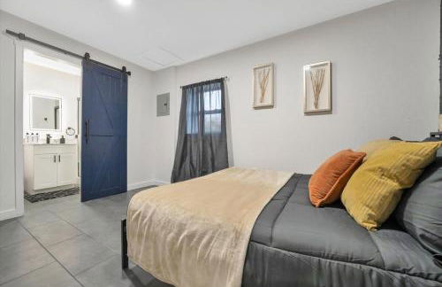 Walk to Stadium, 2 Parking spots, Dog Park, BBQ - Foto 21