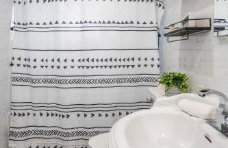 2 BD Home w/ Private Parking, Private Yard & W/D - Photo 16