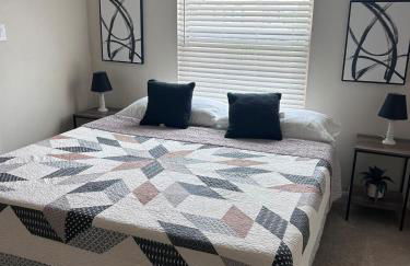 Sleeps 8 comfortably! Super location! - Foto 9