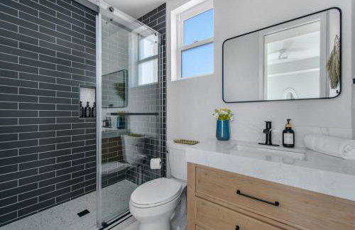 Beachfront Bliss in HB Luxury Ocean View Rental - Foto 5