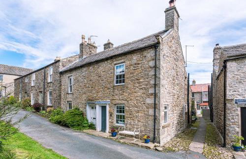 Low Cottage - Photo 1