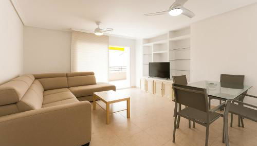 Beachside Apartment with Beautiful Sea Views - Photo 2