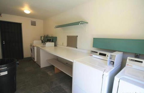 Bright & Quiet 1-Bed Condo with Balcony - Foto 21