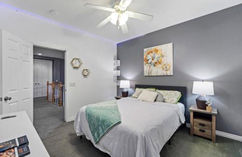 Entire Private Home with 5 Bedrooms 4 Bathrooms 3000 Sq ft Villa, Pool, Hot Tub, Nature, Garage, Winery, Available Now - Foto 4