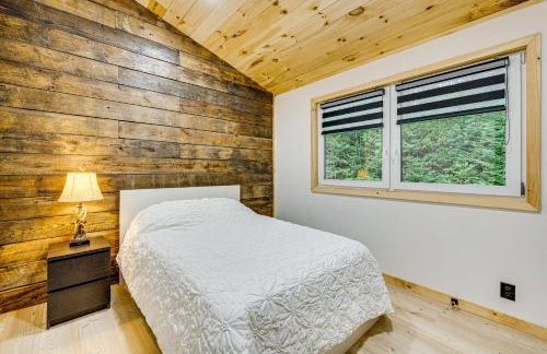 Porch and 1-Acre Yard White Mountains Hideaway - Foto 14