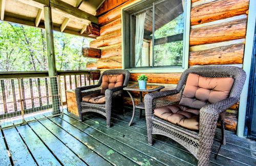 Charming Log Cabin in Tall Pines w Large Deck - Foto 9