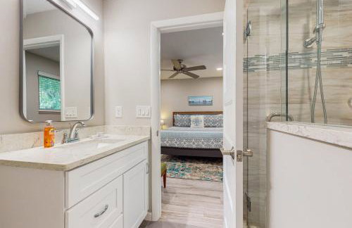 Updated house with enclosed yard, patio, central AC, & washer/dryer - Foto 20