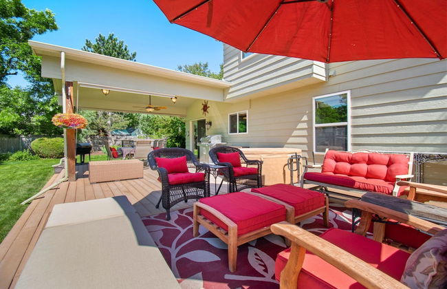 Parkside Gardens | Shady Private Yard W/ Hot Tub! - Foto 37