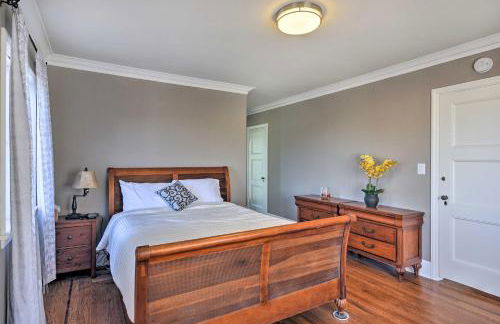 The Castle Hacienda Heights Home with Patio and Pool - Foto 16