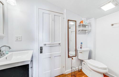 Torch Lake Getaway with Private Beach and Boat Dock! - Foto 11