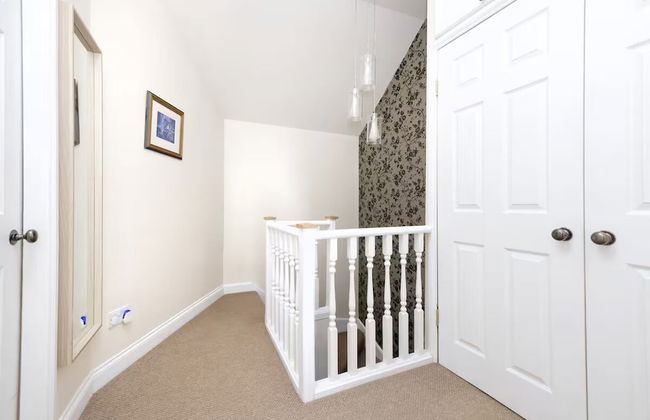 Cute House with Courtyard - Photo 14