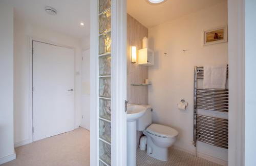 Spacious Coastal Retreat with Sea Views - Foto 39