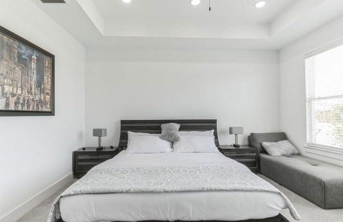 Modern Luxury retreat in downtown - Photo 25