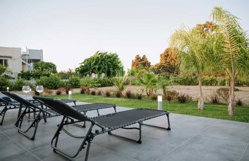 Manolis Seaside Villa with Private Pool - Foto 24