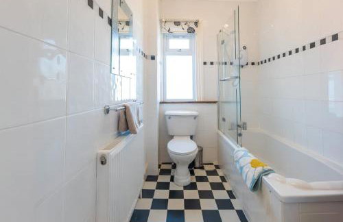 Rooftop Hideaway -Central Coastal Flat - Sea Views - Photo 21