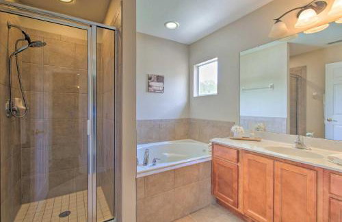 Outdoor Oasis with Pool Davenport Resort Escape! - Foto 14