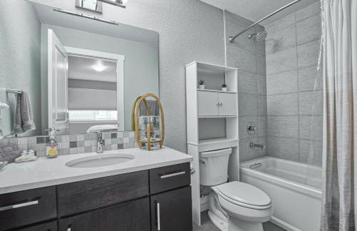 Modern Townhome near Old Town, Breweries, & River! - Foto 7