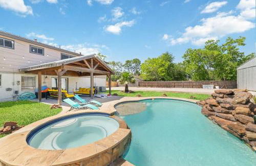 Pickleball-Basketball Oasis-Pool & Spacious Home - Photo 52