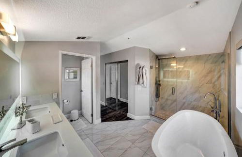 Stunning Hilltop 5BR With View And Hot Tub! - Foto 46