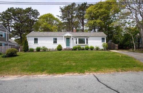 Cape Cod Cottage by Leavetown Vacations - Foto 17