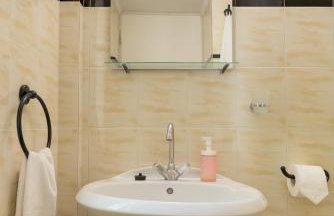 ILIOCHARI sea view apartments Oropos - Kalamos - Foto 19