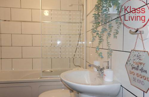 One Bedroom Apartment by Klass Living Serviced Accommodation Bellshill - Mossend Apartment with WIFI and Parking - Foto 33