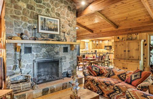 Rustic Cozy Cabin on Island Lake with Fire Pit, Dock - Foto 3