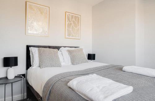 Stylishly decorated 3 bed house presented by Our Home Short Stays comfortable beds with crisp linen and plenty of outdoor space to enjoy - Foto 11