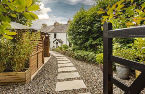 Coronation Family Cottage, Modernised 200-Year-Old Lake District Cottage with Private Hot Tub and Parking - Ridgestone - Foto 70
