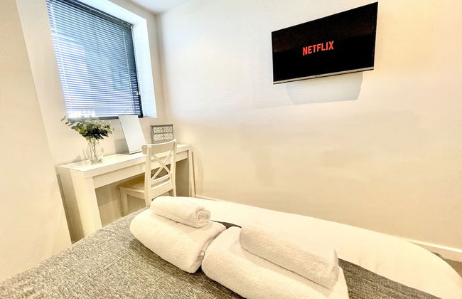 Apartment Twelve - Photo 5