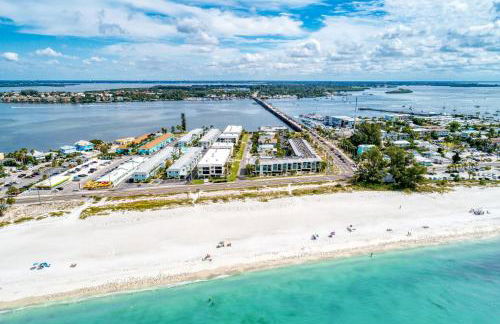 Absolute Anna Maria-Private Beach Access-Heated Pool-Water Views From Every Room - Foto 50