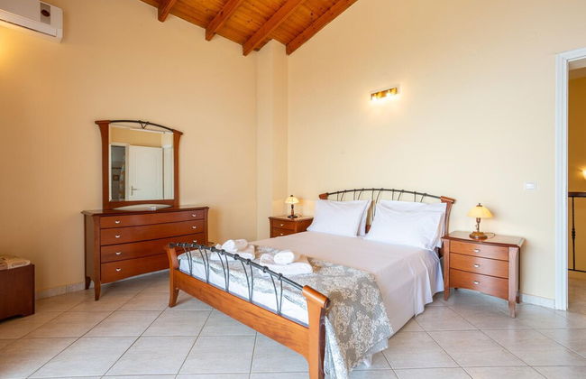 Villa Petros Large Private Pool Walk to Beach Sea Views A C Wifi Car Not Required - 180 - Foto 10