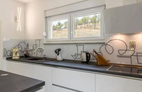 Modern & Stylish Villa with Private Pool - Foto 19