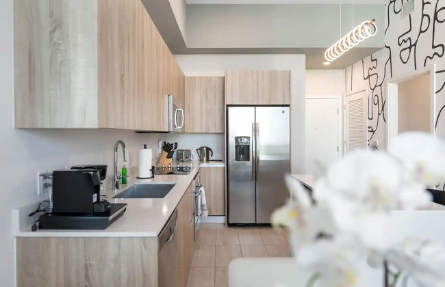 Modern Condo in Design District - Photo 31