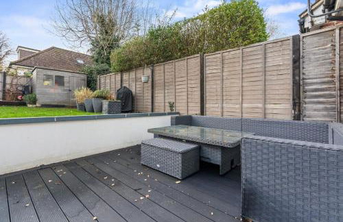 Large 4 Bedroom House Bricket Wood, Van & Car Parking, Sleeps 8 - Foto 40