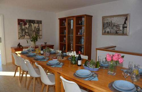 Villa Med A 2 kilometros andando de la playa, del puerto de Aguadoç y a 4 del centro de Sitges Muy Soleada todo el dia Capacidad superior a 16 personas NO REQUIERE COCHE - Foto 16