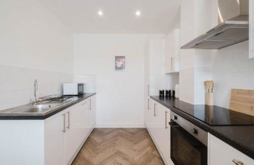 Pristine and Modern Home away from Home - Photo 6