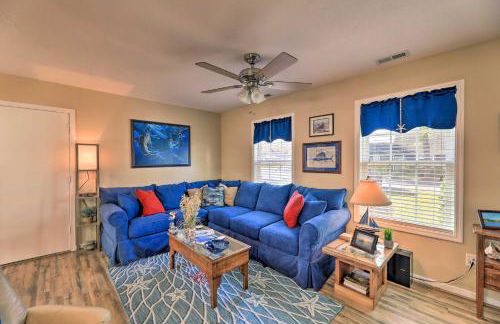 Beaufort Pad with Patio 3 Blocks to Waterfront! - Foto 2