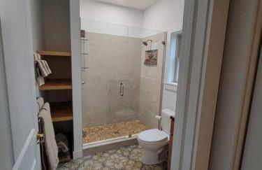 Modern, bright & calm 1 BR / 1 bath farm retreat - Photo 10