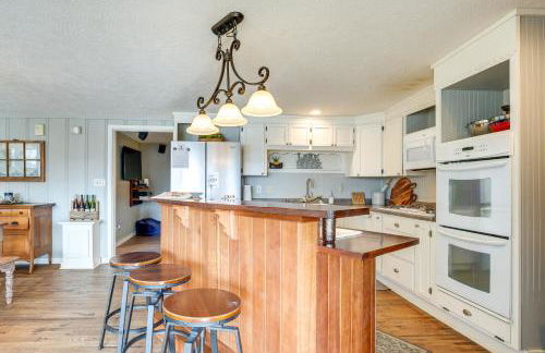 Cozy Table Rock Lake Boathouse with Pool Access - Foto 9