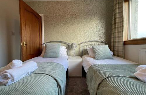 1930s 3Bed House in Quiet Village w/ Large Garden - Foto 1