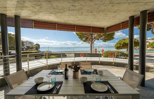 Apartamento con gran terraza delante del mar - Photo 1
