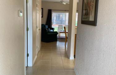 Spacious 4 BR Townhouse with 2 King Size Master Bedrooms, 3 miles to Disney, Free WiFi and Free Parking - Foto 18