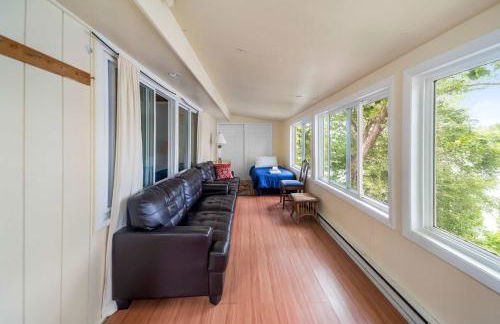 Family Lakefront Adventure House 3BR wFirepit & Scenic - Foto 32