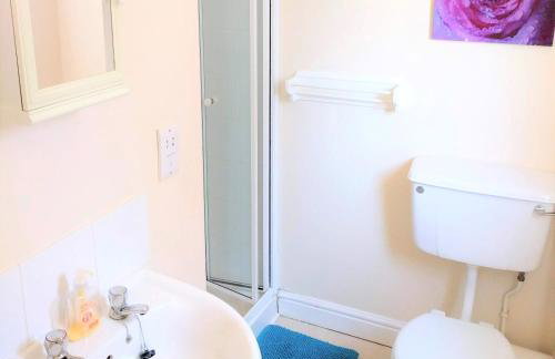 Friars Walk houses with 2 bedrooms, 2 bathrooms, fast Wi-Fi and private parking - Photo 27