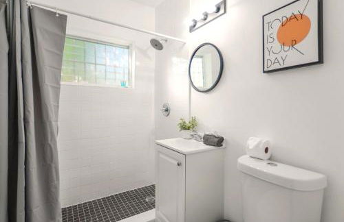 Coastal Studio Stay Near the Beach - Foto 12