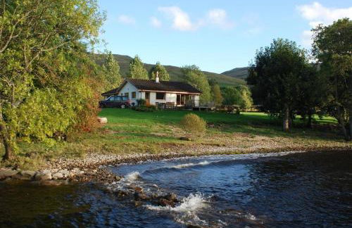 Ardeonaig Lodge with Hot Tub & Water Fronted Games room - Foto 16