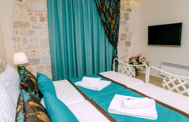 D & Sons Apartments - Photo 25